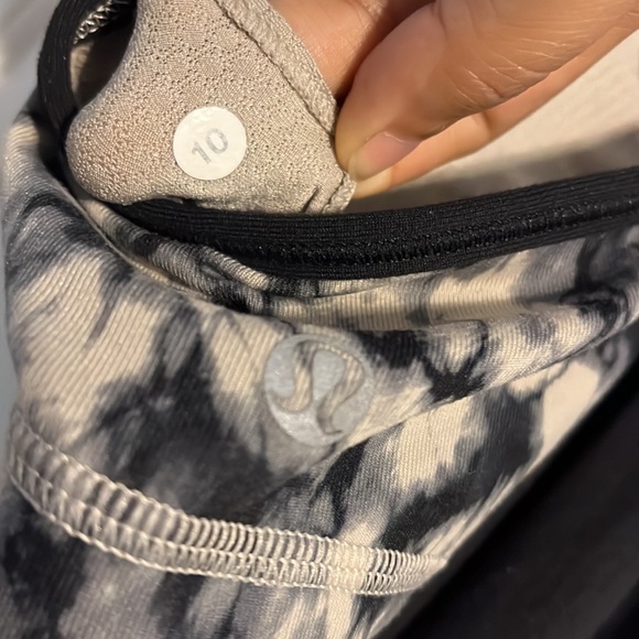 Lululemon Women’s No Limits Tank Black Marble size 10 - Picture 3 of 4